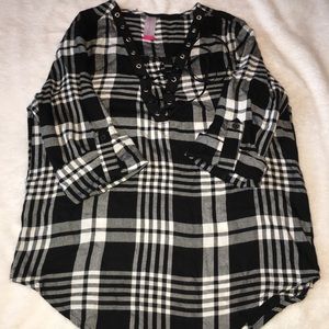 B&W No Boundaries blouse